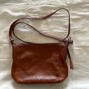 Fossil bag with adjustable strap. Brown leather. Excellent condition